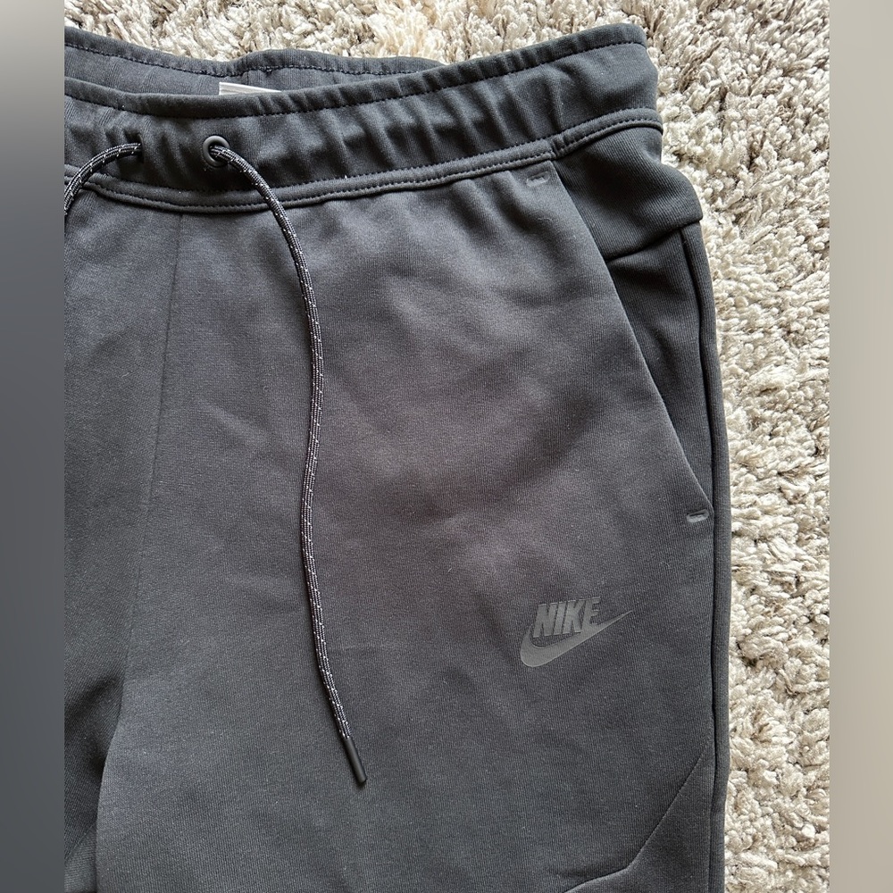 Nike Tech Fleece Jogger pants - Picture 4 of 5